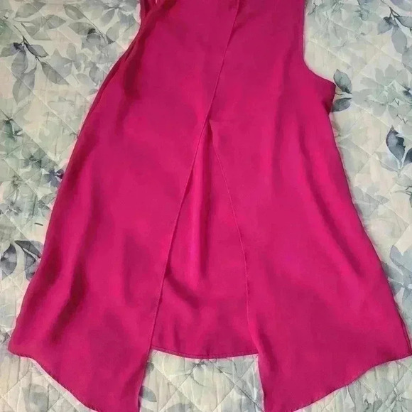 EXPRESS tank top fushia/pink blouse %100 polyester - Picture 2 of 4